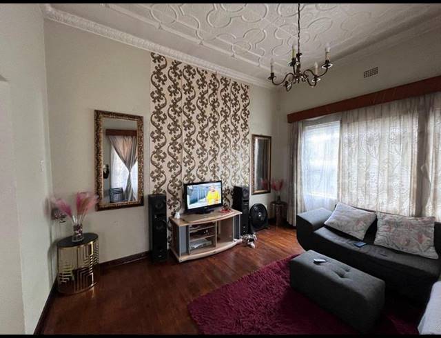 8 BEDROOM HOUSE FOR SALE IN MALVERN